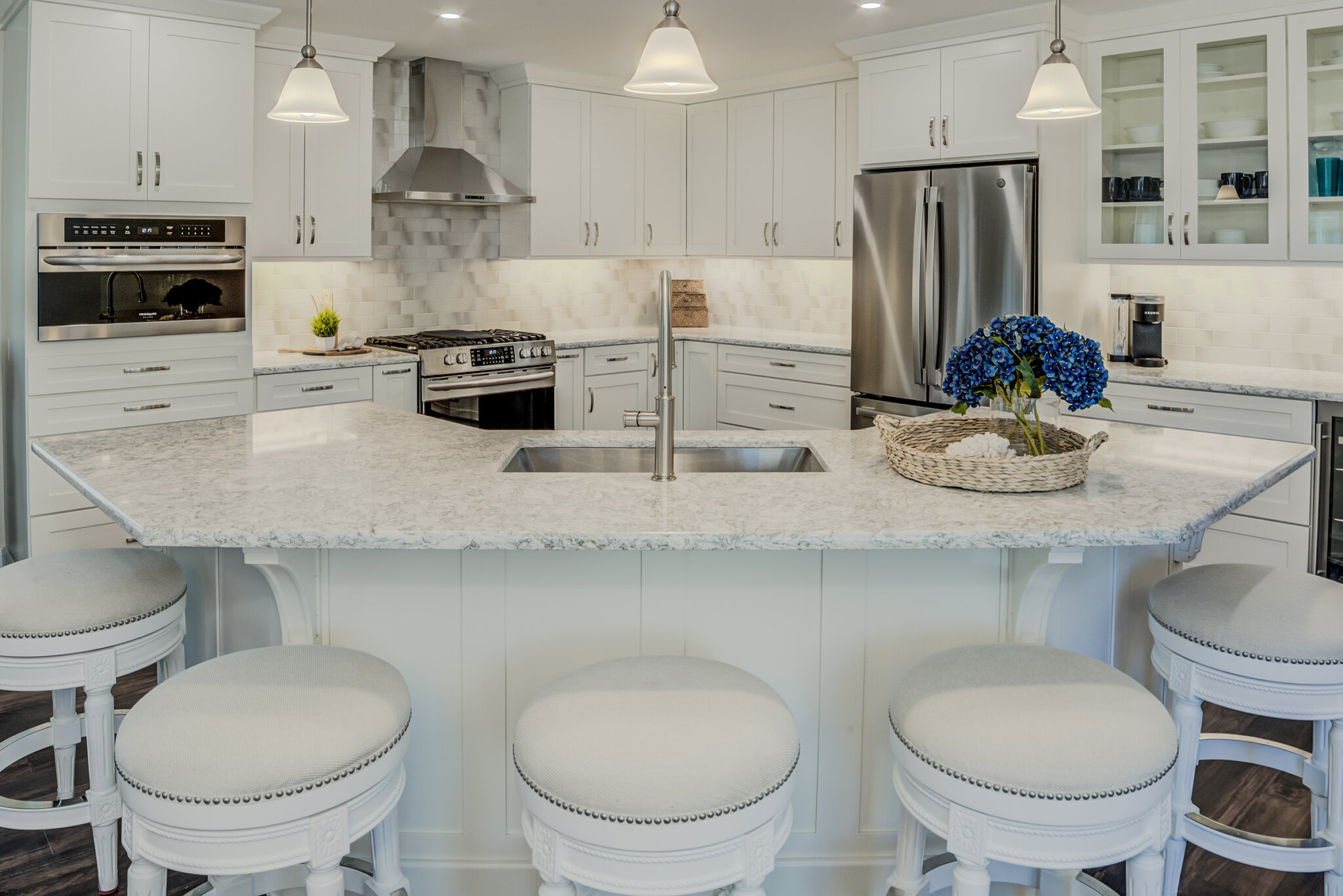 Bright Contemporary Kitchen Kitchen Remodel in Rehoboth Beach, DE by Sea Light Design-Build project photo 4