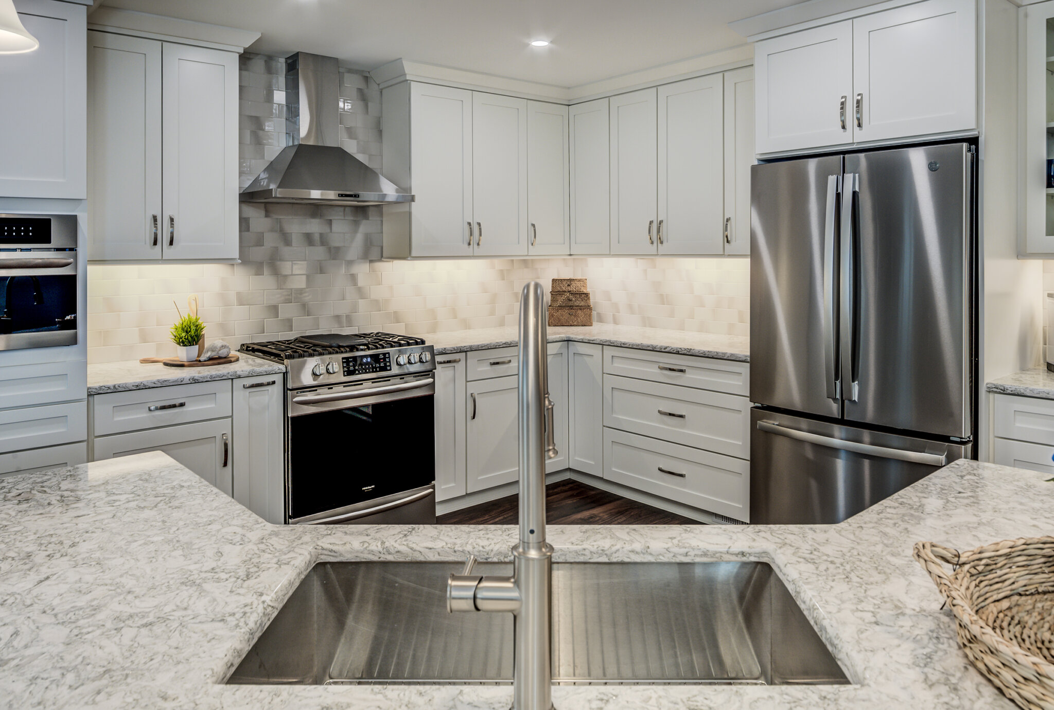 Bright Contemporary Kitchen Kitchen Remodel in Rehoboth Beach, DE by Sea Light Design-Build project photo 5